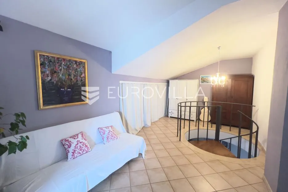 istra, novigrad okolica, šarmantan prostrani stan sa terasom, vrtom i malim odvojenim apartmanom - slika 8