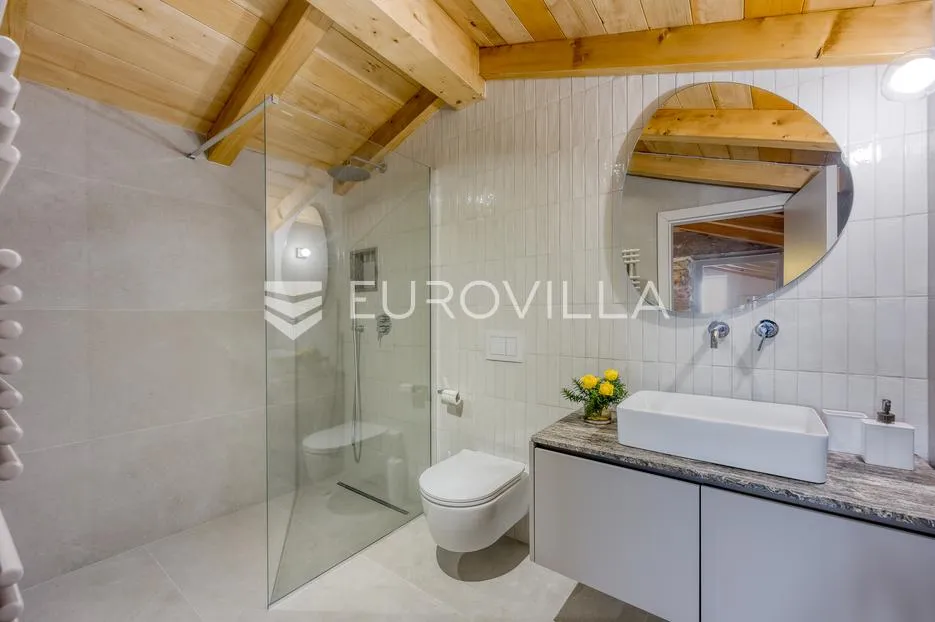 istra, labin, šumber, unikatna samostojeća villa na velikoj okućnici s pogledom - slika 44