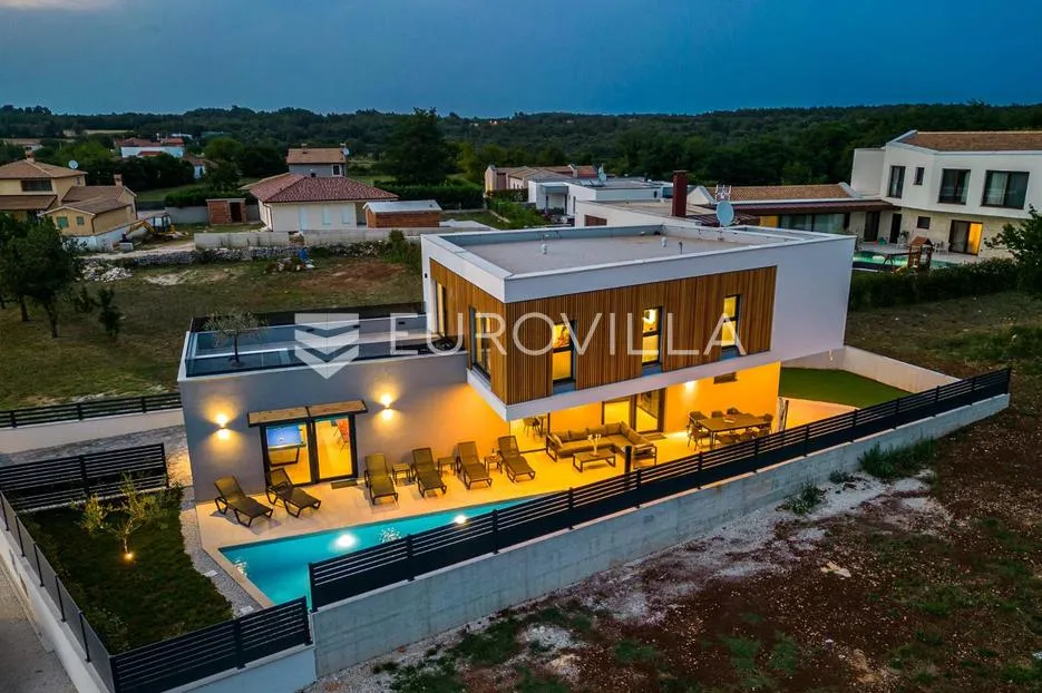 Istra, Svetvinčenat, luksuzna vila s bazenom