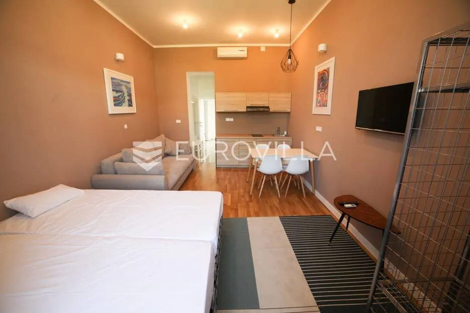 centar stan 205m2 podijeljen na 5 apartmana i sobu - slika 22