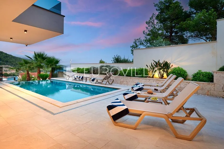 trogir - marina, luksuzna vila s bazenom i wellnessom - slika 45