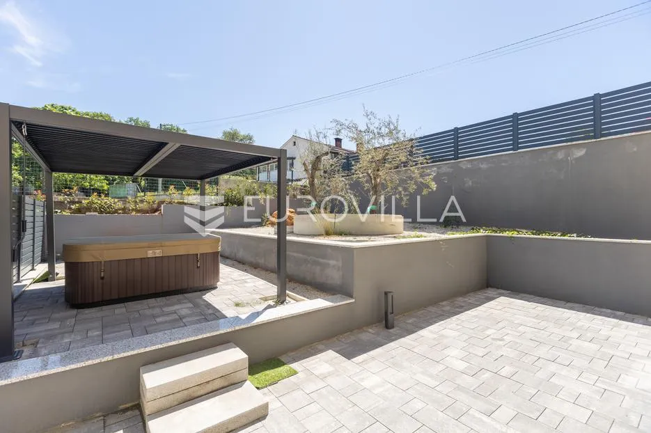 istra, poreč, suvremena kuća s privatnim vrtom, jacuzzijem i saunom - slika 6