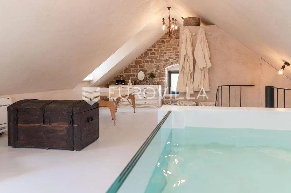 brač, pučišća, unikatna kamena vila - slika 22