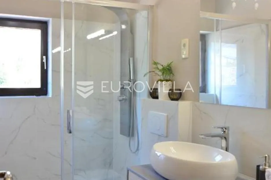 crikvenica, kuća s 8 apartmana i bazenom, 500 m od mora, izvrsna investicija - slika 16