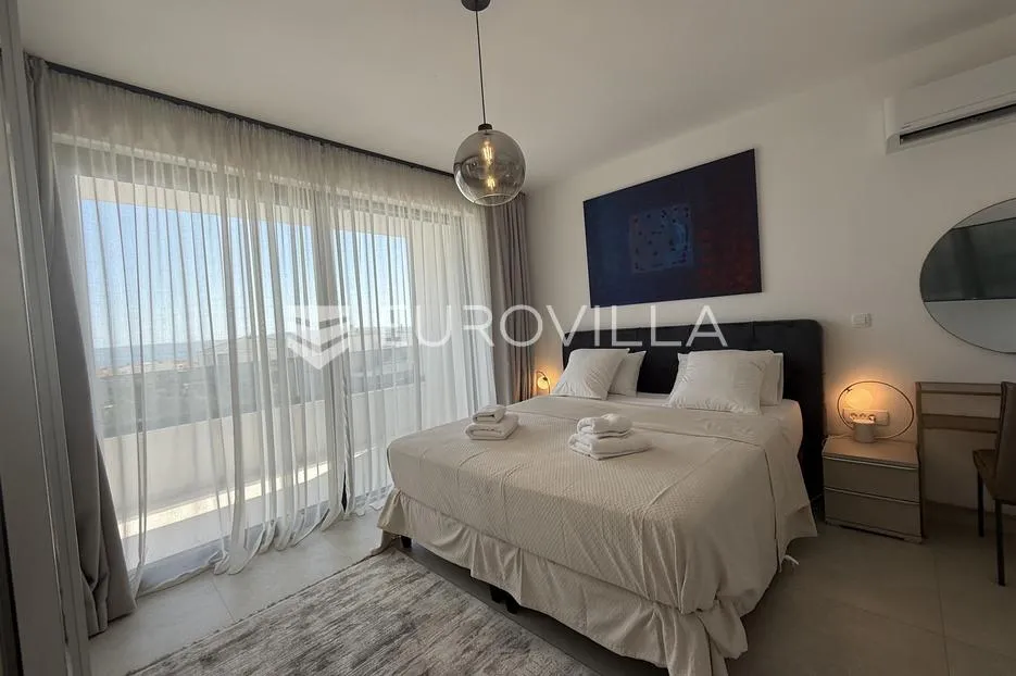 kaštel stari, moderna vila s bazenom i pogledom na more - slika 12