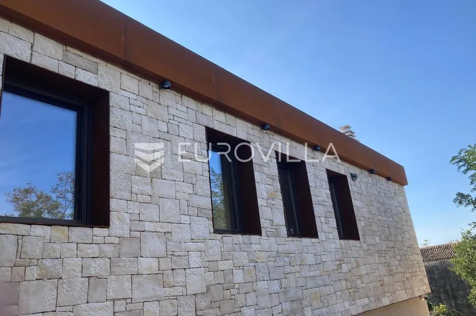 istra, okolica bala, kamena dizajnerska kuća 176 m² s bazenom - slika 39