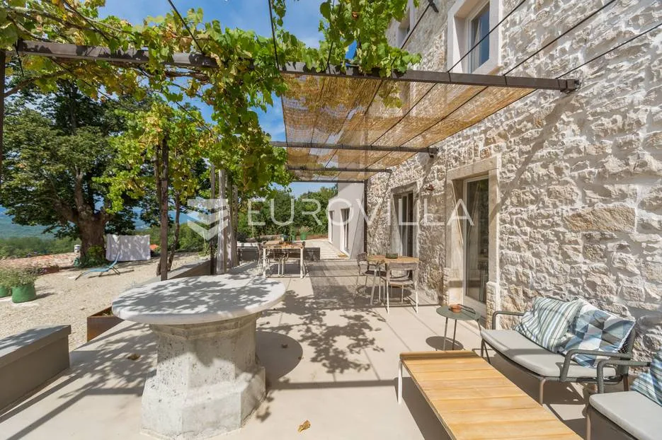 istra, labin, šumber, unikatna samostojeća villa na velikoj okućnici s pogledom - slika 59