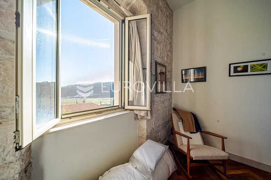 otok korčula, čara, kamena kuća u centru mjesta - slika 23