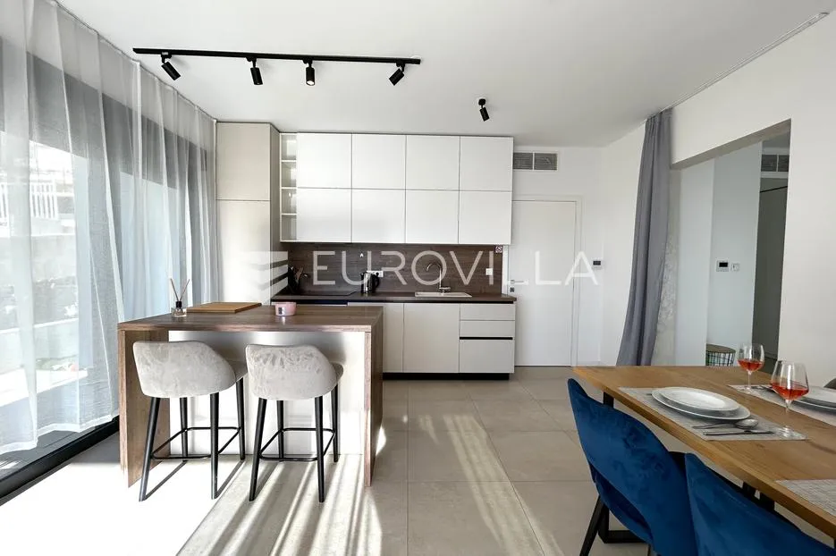 hvar, apartmanska vila sa pet uređenih apartmana - slika 3