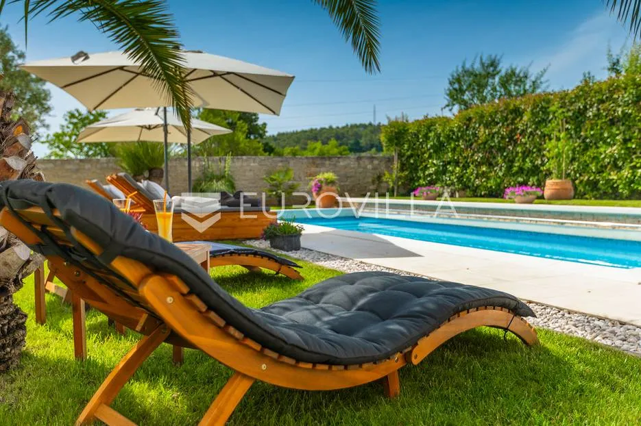 rovinj, rovinjsko selo, prekrasna villa s wellnessom i bazenom, 224 m² - slika 6