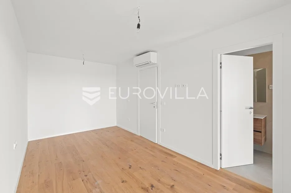 istra, novigrad, stan s 2 spavaće sobe na 1. katu 98 m² parkirno mjesto - slika 9