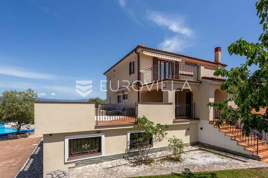Krk, Dobrinj, rustikalna villa s grijanim bazenom od 60 m², jacuzzijem, saunom i fitnessom - Sveti Vid Dobrinjski, Dobrinj