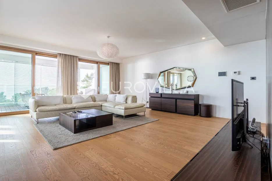 split, luksuzan i prostran stan u zgradi bel etage 160 m² - slika 2