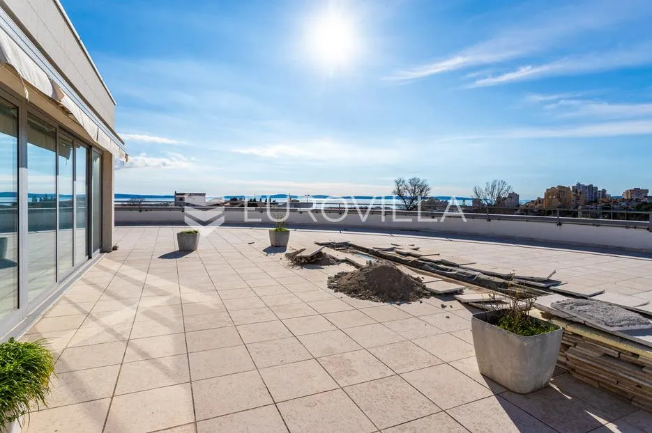 split, prostran poslovni prostor površine 363,53 m² - slika 17