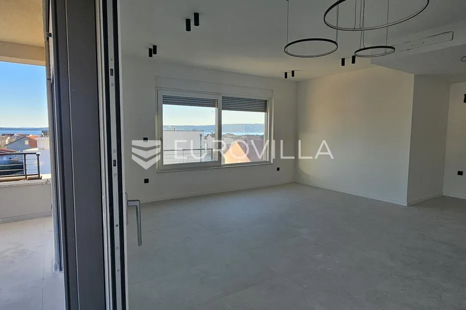 kaštel stari luksuzan stan 102,8 m² s velikom terasom i vrtom - slika 17