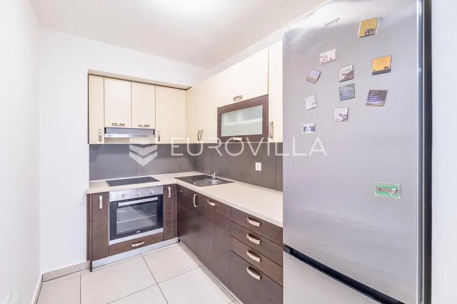 zagreb, jarun funkcionalan trosoban stan u suterenu 65 m² - slika 3