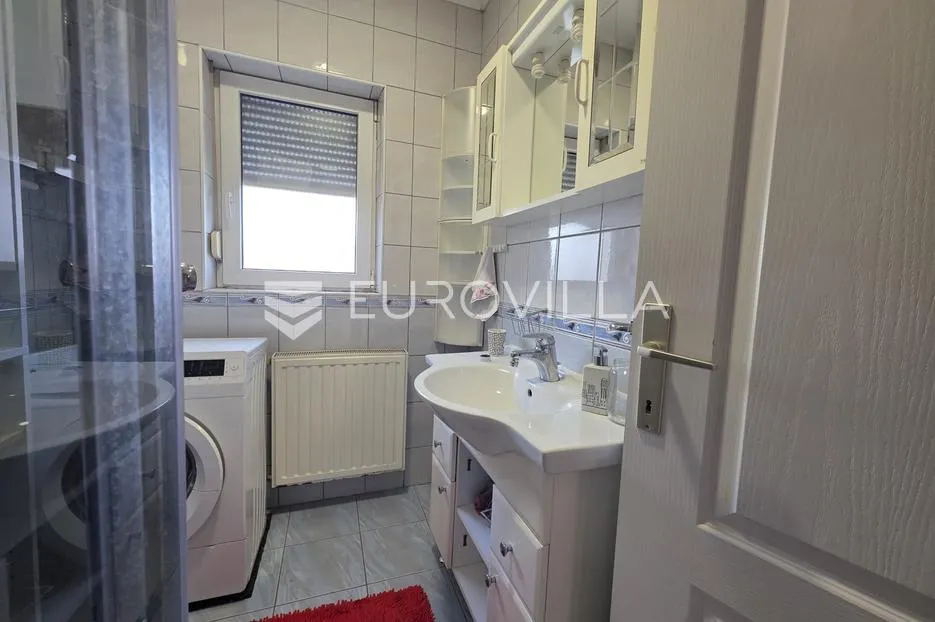 dugo selo, centar, lijepa kuća s dva stana, 200 m² - slika 8