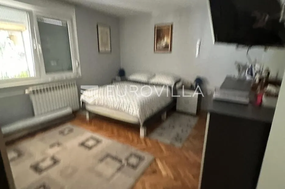 vukovar, centar, prostrana obiteljska kuća s podrumom, garažom i mogućnošću etažiranja - slika 25