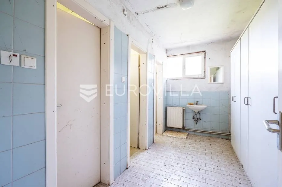 hrvatska kostajnica, industrijsko, proizvodno, uredska hala 914,29 m² na parceli 1417 m² - slika 21