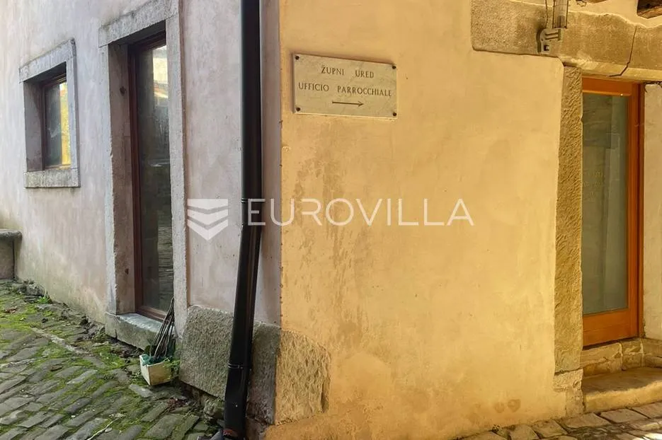 istra, oprtalj, kamena kuća u nizu s tri apartmana i dva poslovna prostora, jedinstvena ponuda - slika 17