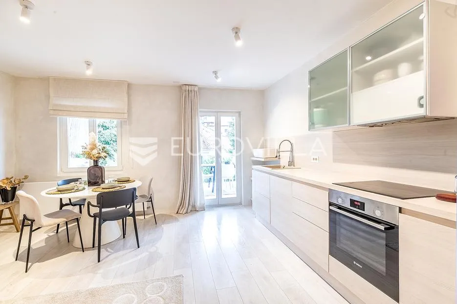 Zagreb, Vinogradska, trosoban stan 120 m² s vrtom