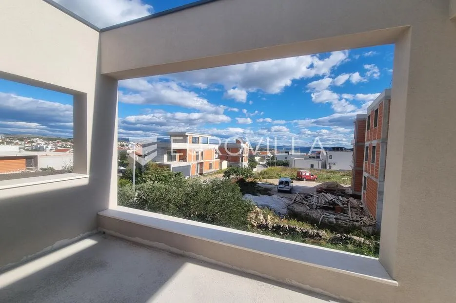 vodice, moderna kuća s bazenom, 190,58 m² - slika 25