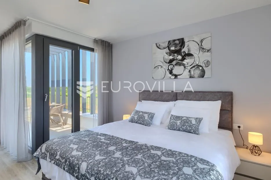istra, brtonigla, moderna vila s bazenom i jacuzzijem - slika 38