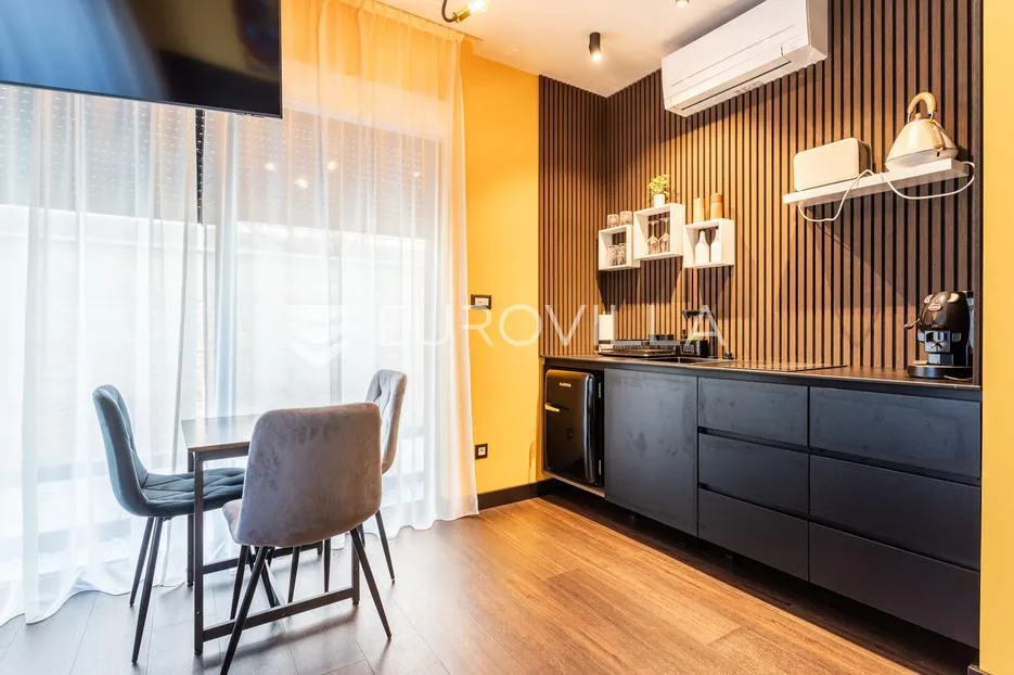 podstrana, apartmanska vila s bazenom i krovnom terasom - slika 2