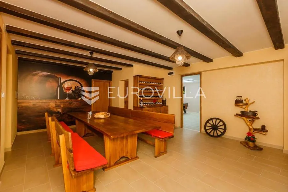 kaštel lukšić, vila s bazenom i pogledom na more - slika 14