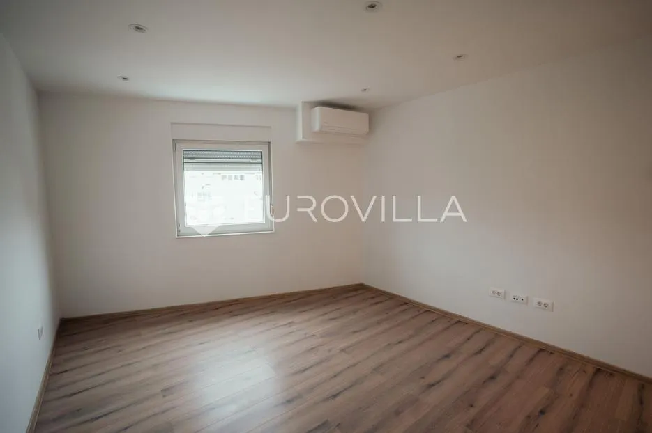 vukovar, centar, novouređen poslovni prostor 106 m², odlična lokacija - slika 12