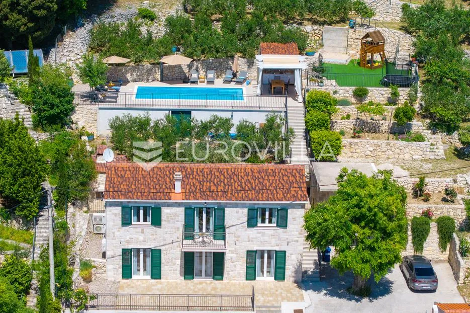 Omiš, Borak, kuća s bazenom i pogledom na more - Borak, Omiš