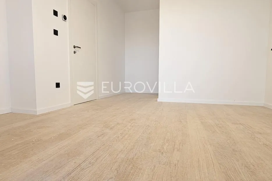 kaštela, penthouse od 102 m² treći kat s garažom povezan liftom - slika 14