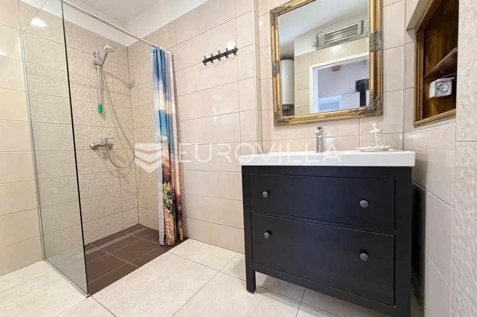 novi vinodolski, kuća trosobni stan od 85 m² s terasom, 250 m od mora - slika 5