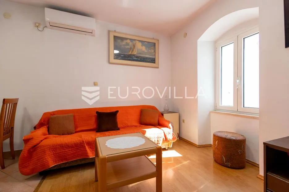 split, varoš, jednosoban stan 40 m² s dodatnih 11 m² prolaza - slika 4