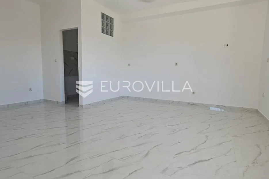 trogir, kuća s tri apartmana s pogledom na more na 50 m od mora - slika 18