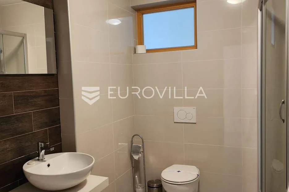 istra, valbandon, samostojeća moderna kuća s tri prostrana stana, bazen, spa, 900 m od mora - slika 17