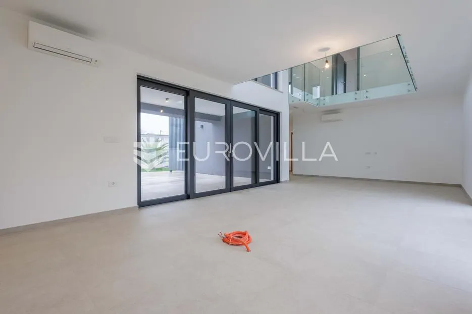 istra, pomer, unikatna, moderna villa 20 m od mora 322 m² - slika 28