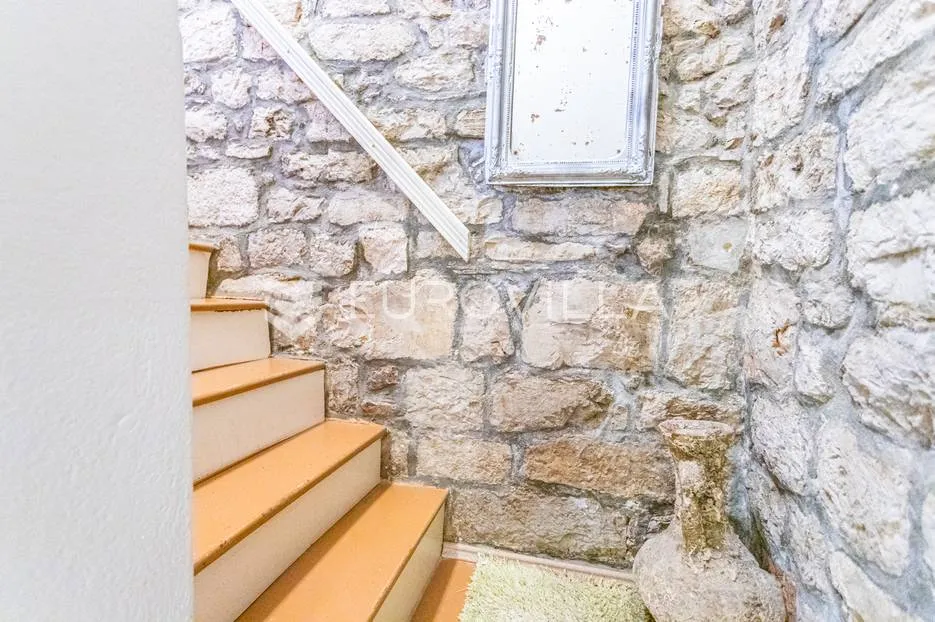 hvar, stari grad autentična kamena kuća u samom centru - slika 11