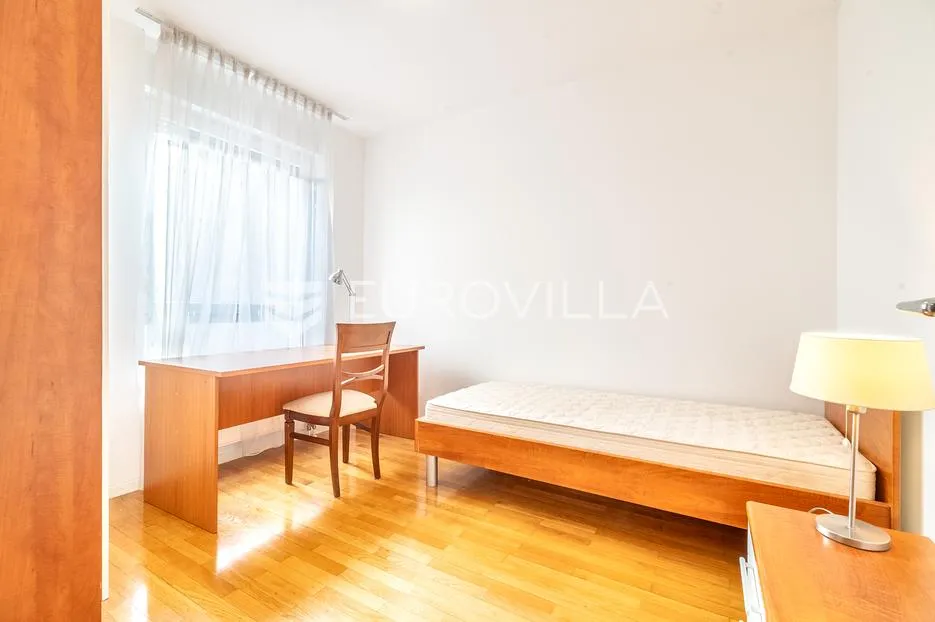 zagreb, vlaška, prostran četverosoban stan s parkingom i 2 terase, 145 m² - slika 5