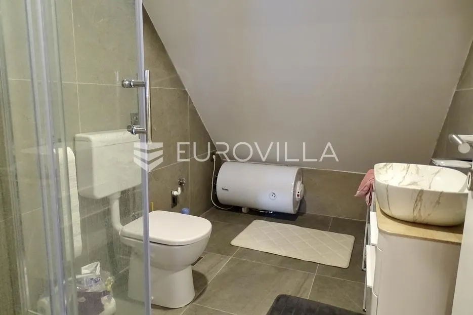 delnice, dvojna kuća površine 100 m² blizu centra u mirnom susjedstvu - slika 11