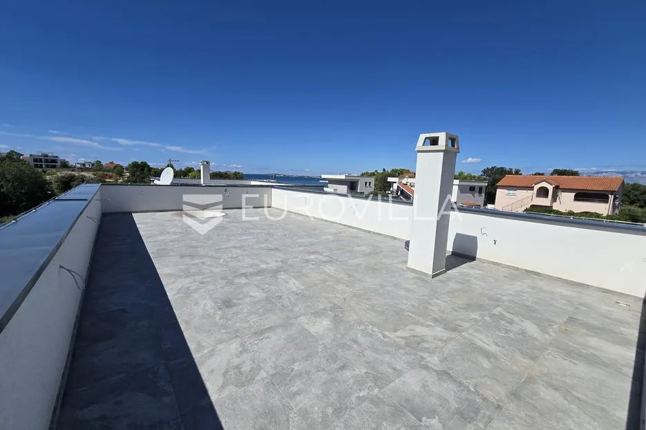 zadar, zaton, trosoban stan s krovnom terasom, 50 m od mora - slika 28