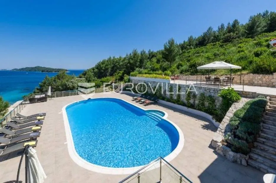 korčula, atraktivna vila prvi red do mora - slika 39