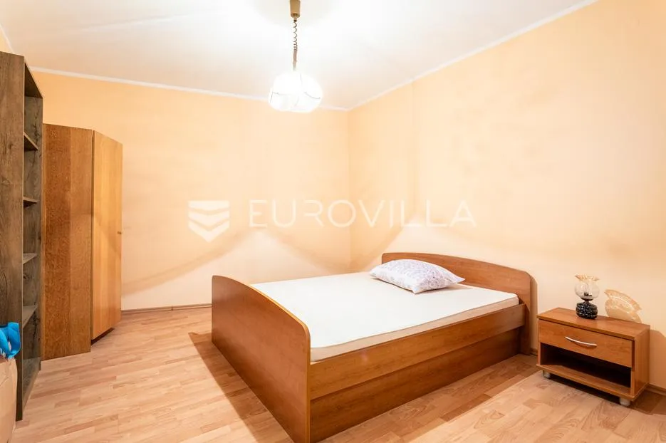vodice, dvosoban stan na 1. katu i poslovni prostor u prizemlju, 165,52 m² - slika 7