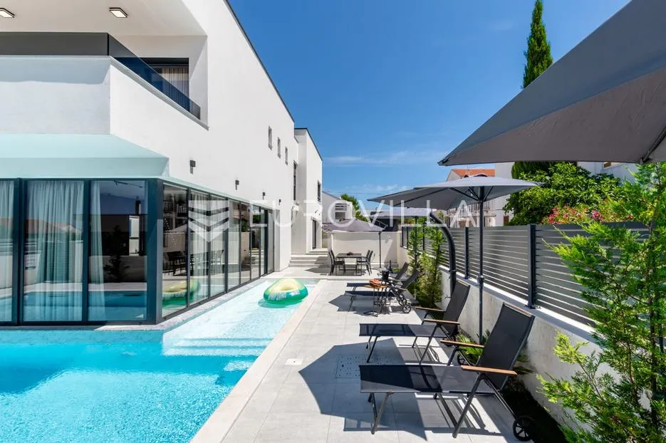 Zadar, Vrsi, Luksuzna vila s bazenom 261 m² - Mulo