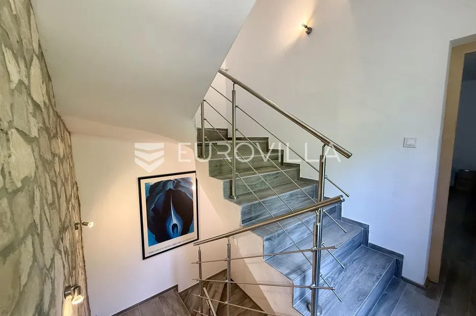 medulin, kuća s bazenom, dvije krovne terase i panoramskim pogledom na more - slika 11