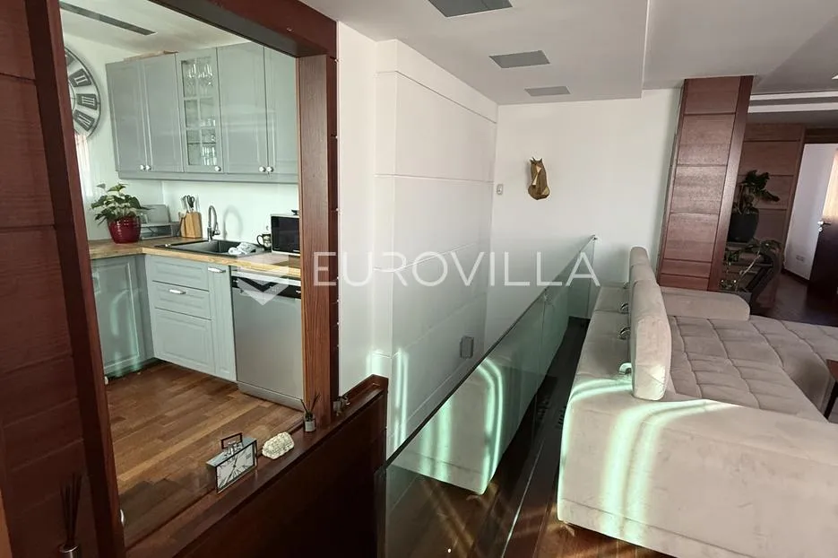 zadar, borik dizajnerski moderno uređen trosoban stan na prvom katu 96 m² - slika 23