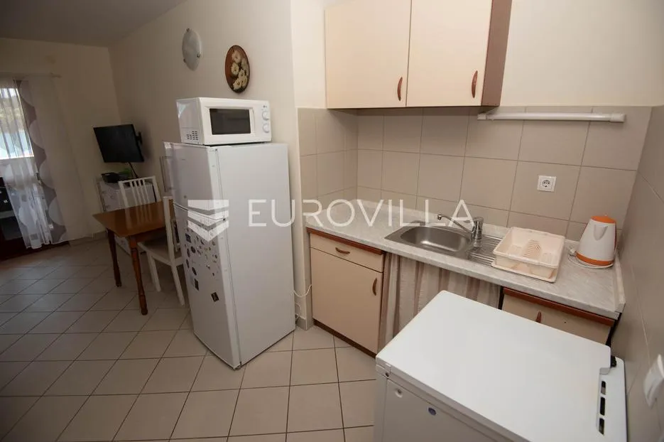 tisno, ekskluzivna apartmanska kuća prvi red do mora s panoramskim pogledom i brodicom - slika 54