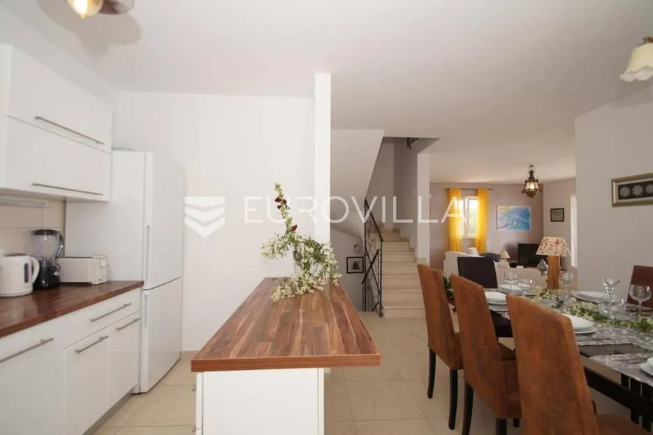 korčula, lijepa kuća u prvom redu do mora, 250m2 - slika 9