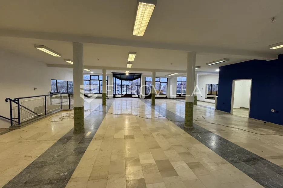 đakovo, centar, poslovni prostor 250 m2, odlična lokacija - slika 3