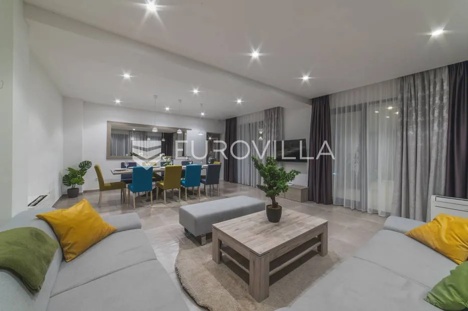 trogir, luksuzna vila s bazenom, nkp 368 m2 - slika 68